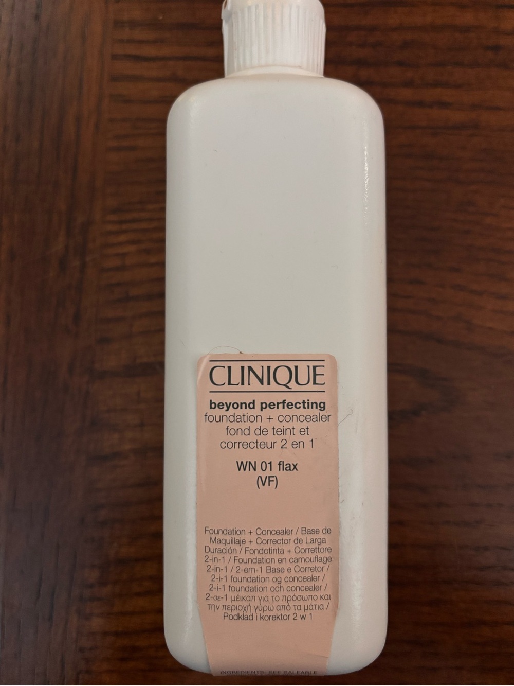 Clinique Beyond Perfecting Foundation + Concealer - Light Beige/Pale Peach